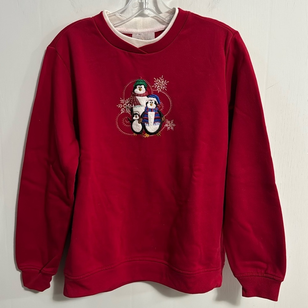 Studio Works woman’s winter sweatshirt w: penguins Sz Medium, great condition